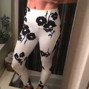 Saucony yoga pants